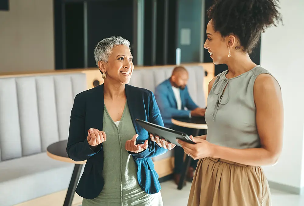 Intern speaking with mentor